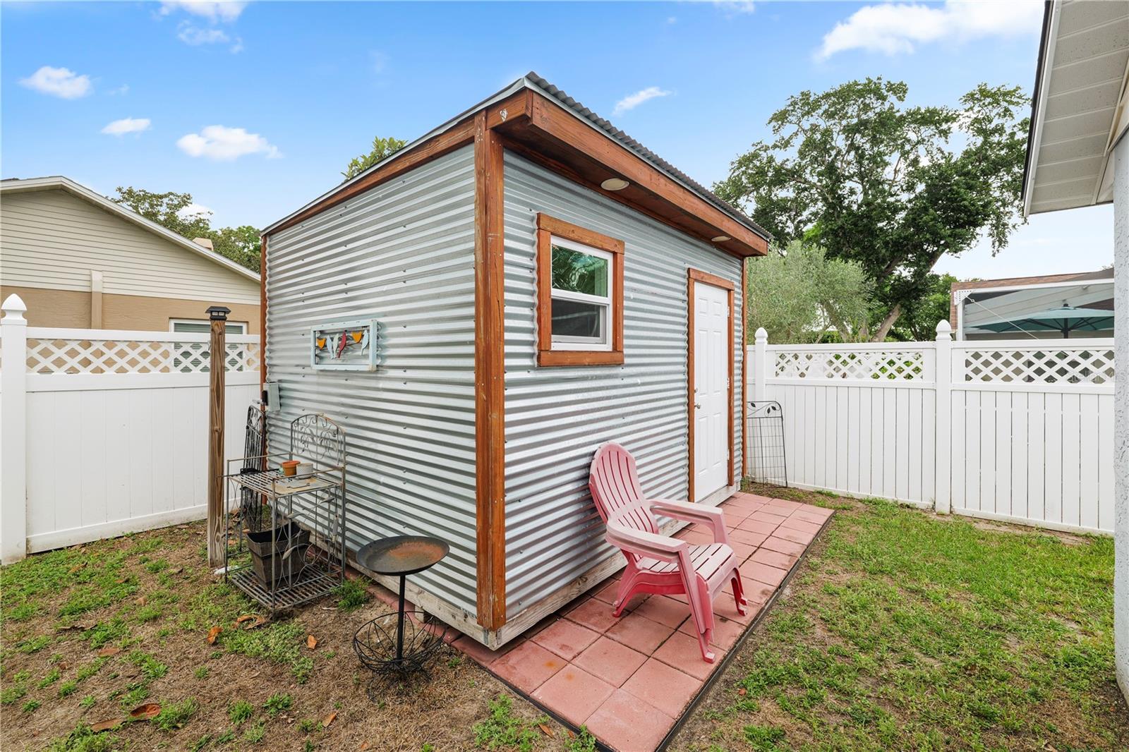 Listing photo id 53 for 935 Balsamina Drive