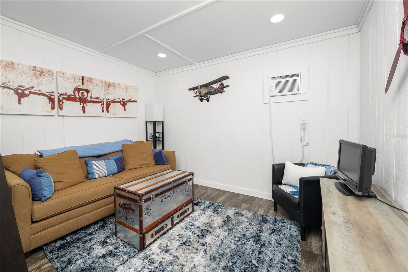 Listing photo id 54 for 935 Balsamina Drive