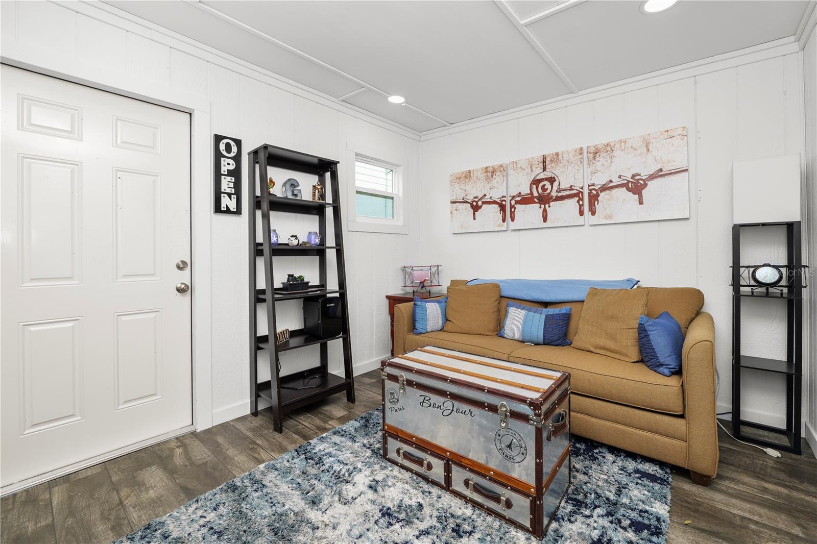 Listing photo id 55 for 935 Balsamina Drive