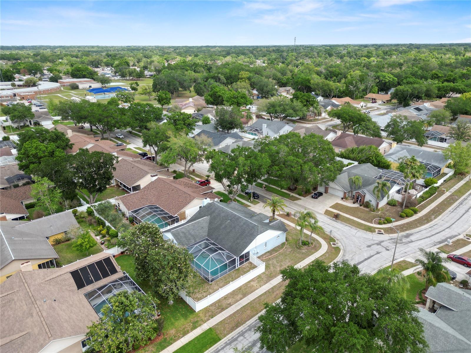 Listing photo id 58 for 935 Balsamina Drive