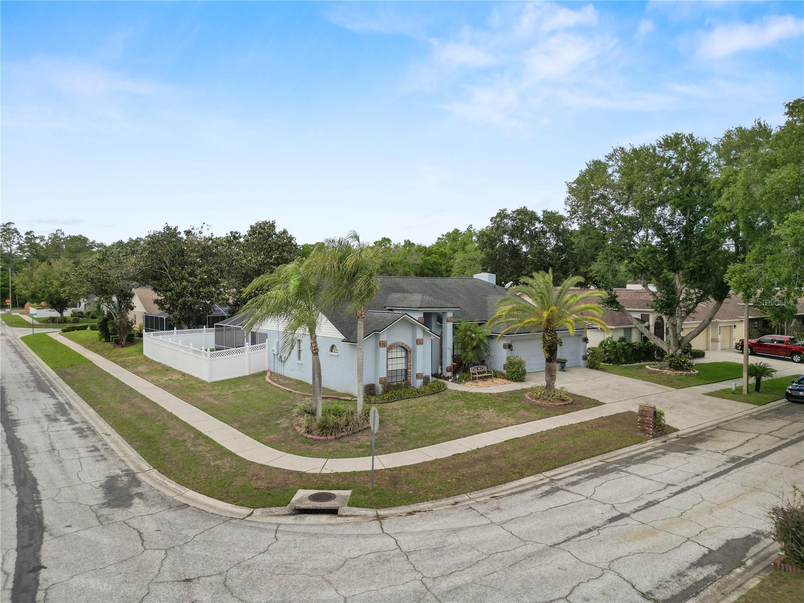 Listing photo id 60 for 935 Balsamina Drive