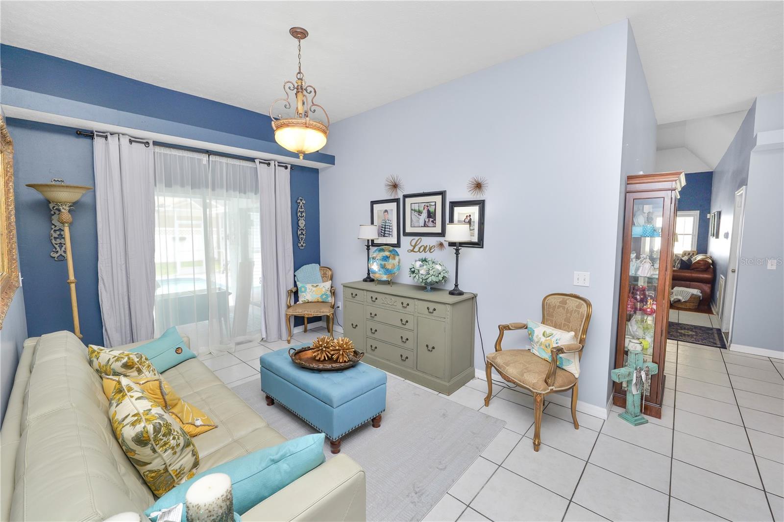 Listing photo id 5 for 935 Balsamina Drive