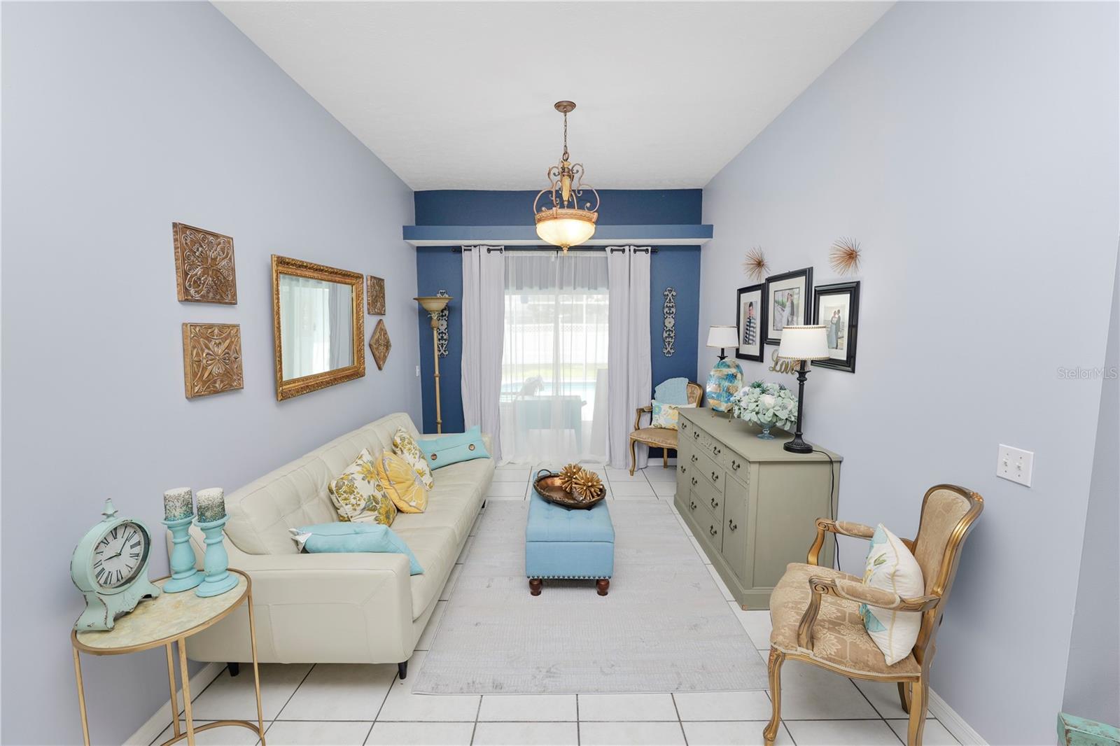 Listing photo id 7 for 935 Balsamina Drive