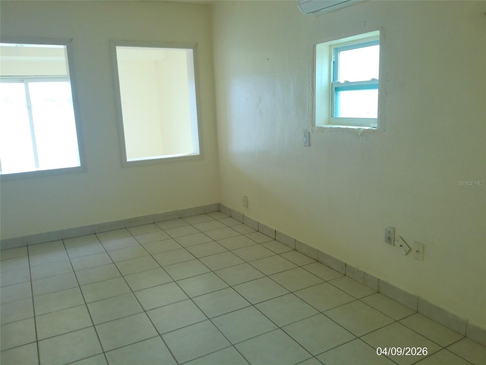 Image 8 of 18 For 1111 Cypress Gardens Boulevard Se 12