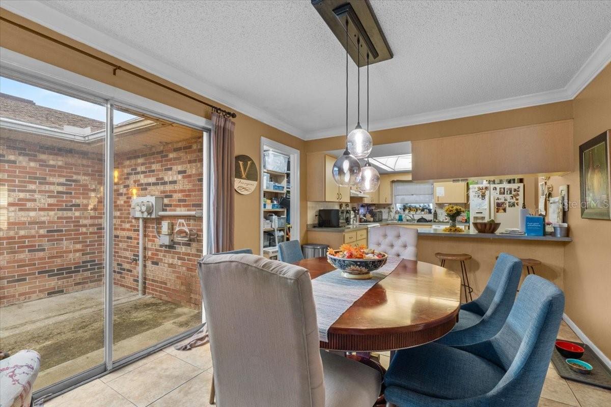 Image 11 of 36 For 570 Villa Vista Boulevard