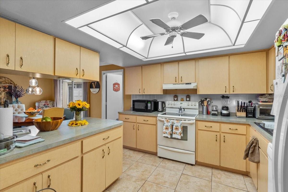 Image 12 of 36 For 570 Villa Vista Boulevard