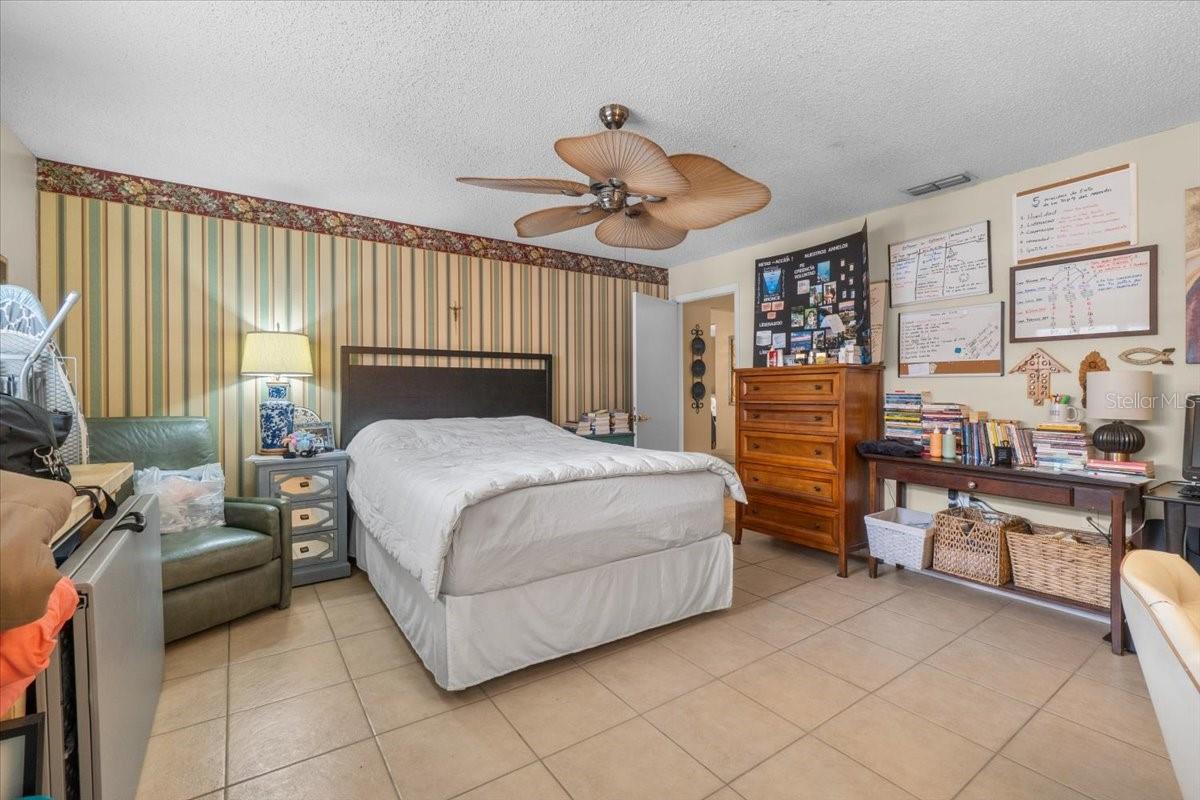 Image 17 of 36 For 570 Villa Vista Boulevard