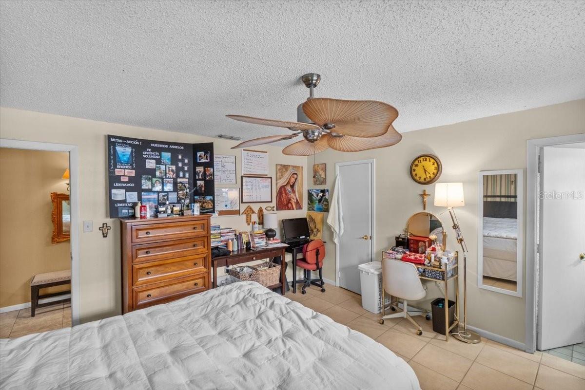 Image 18 of 36 For 570 Villa Vista Boulevard