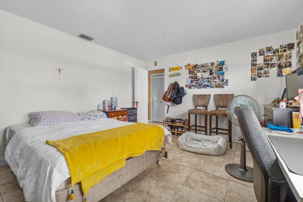 Image 21 of 36 For 570 Villa Vista Boulevard