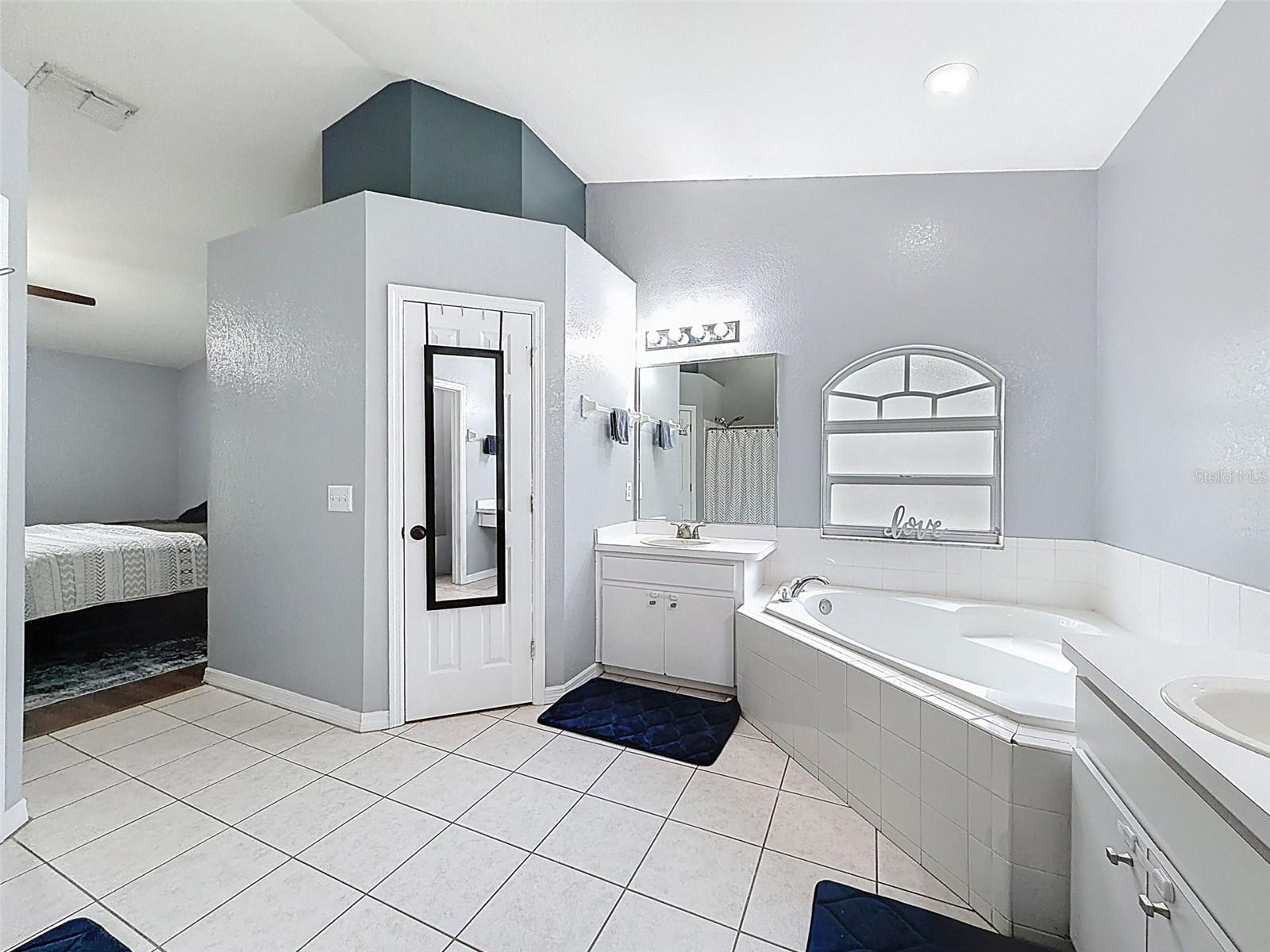 Image 18 of 26 For 1763 Kinsman Way