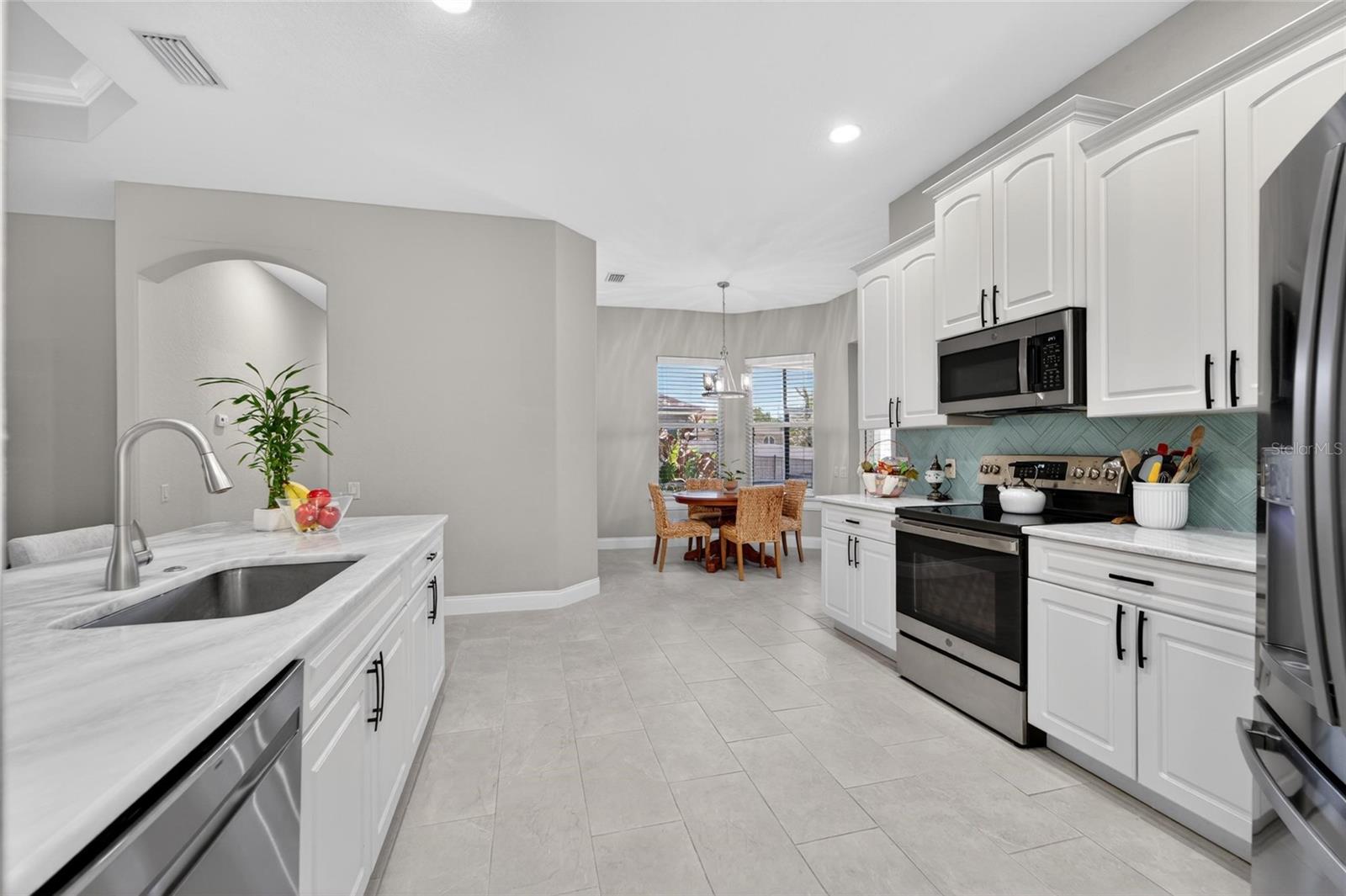 Image 17 of 74 For 2665 Hickory View Loop