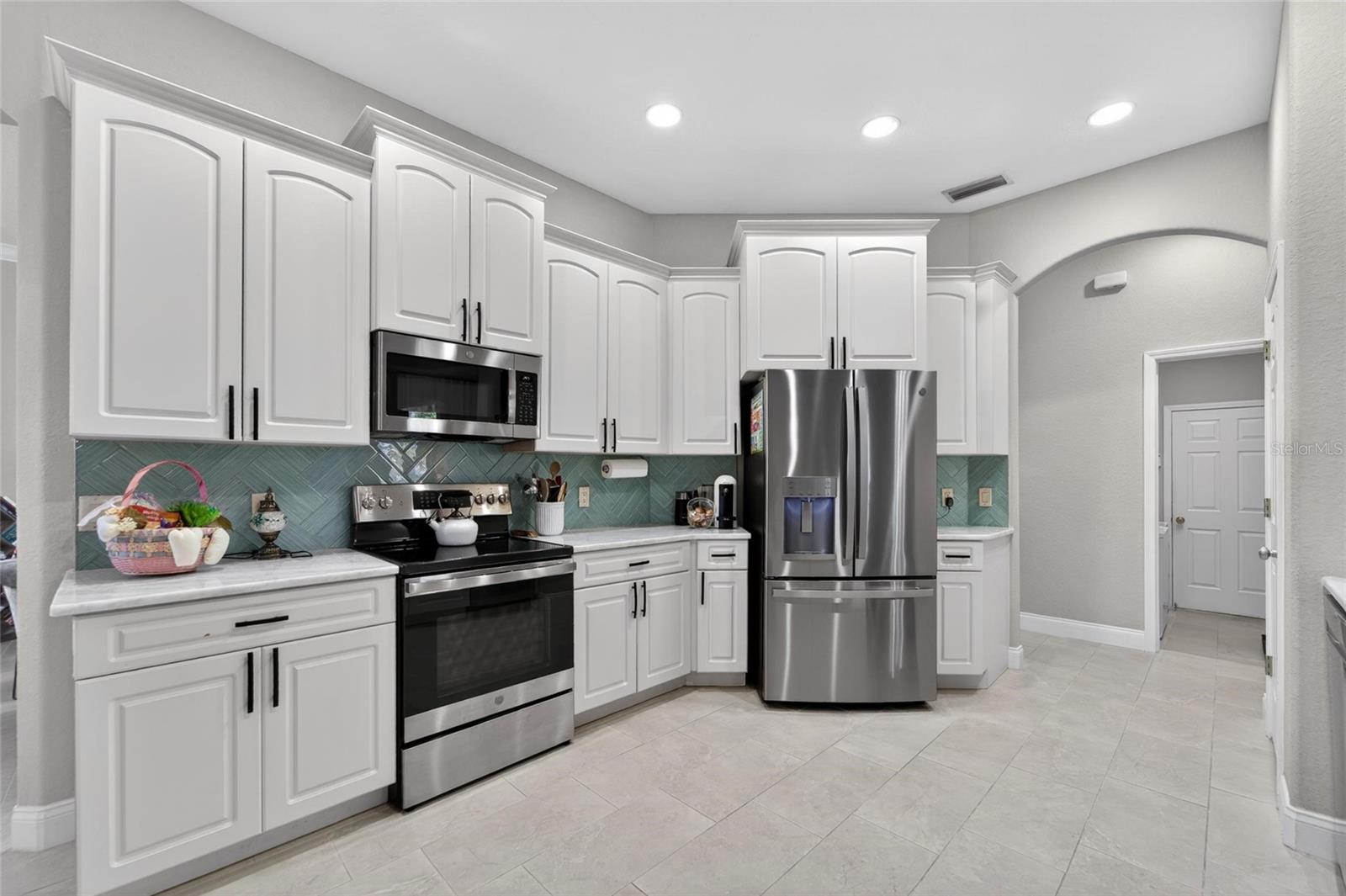 Image 19 of 74 For 2665 Hickory View Loop