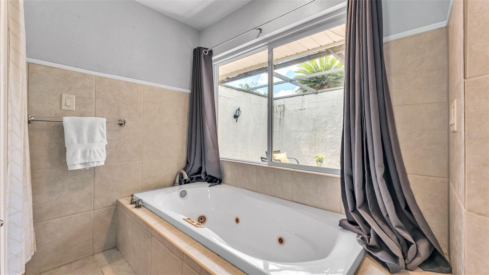 Image 29 of 50 For 4904 Foxrun  