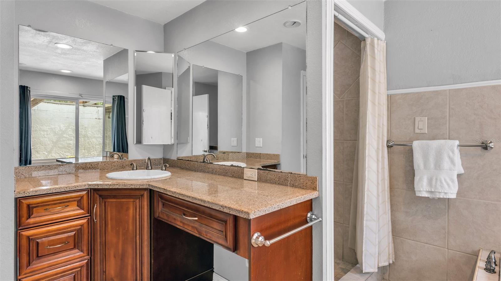 Image 30 of 50 For 4904 Foxrun  