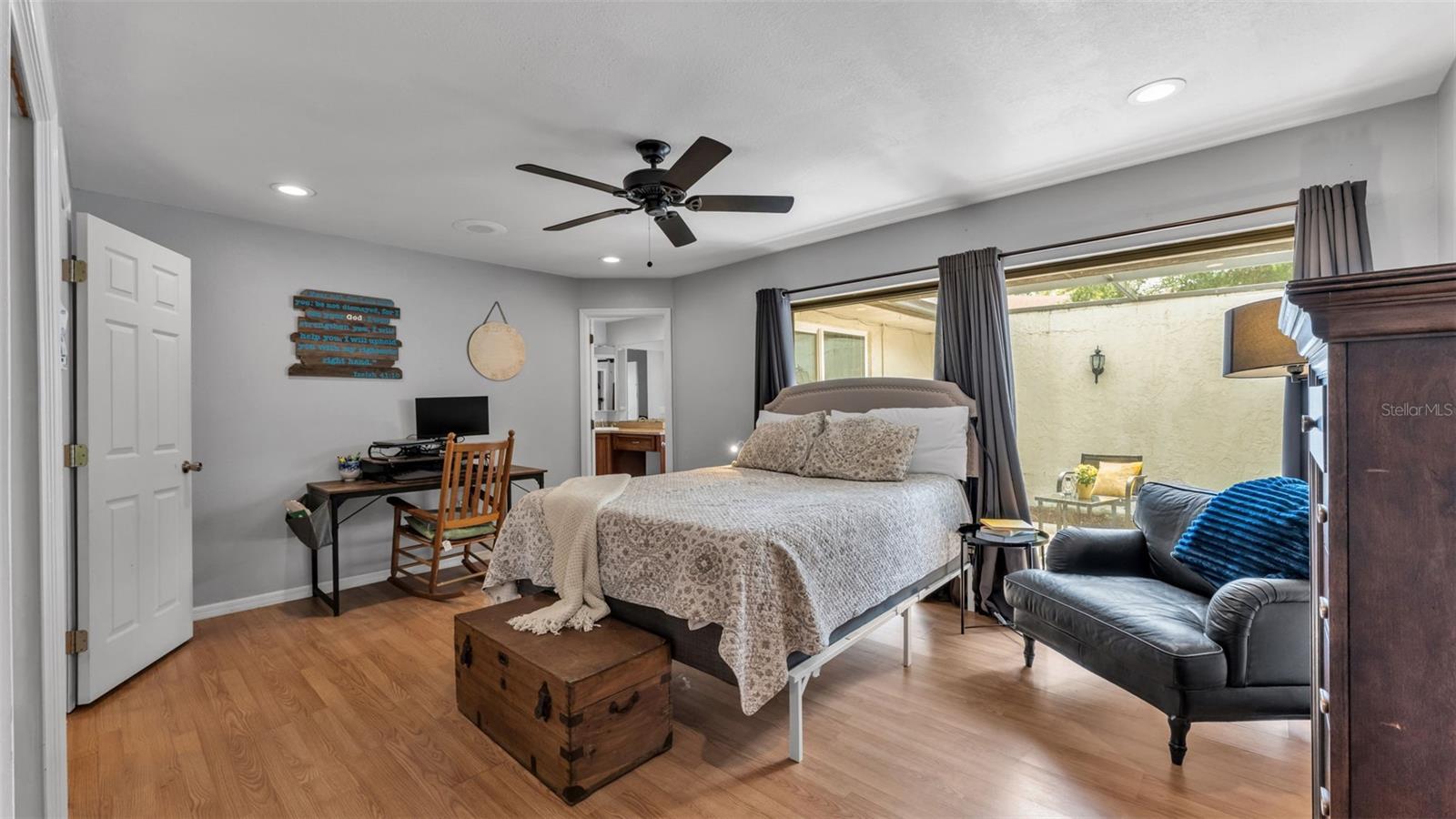 Image 33 of 50 For 4904 Foxrun  