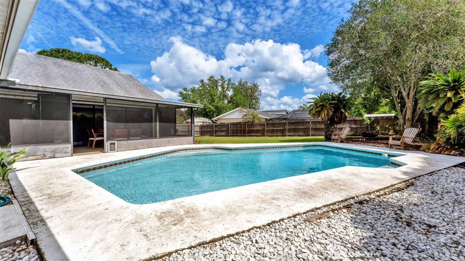 Image 40 of 50 For 4904 Foxrun  