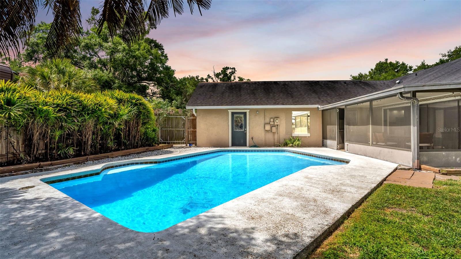 Image 49 of 50 For 4904 Foxrun  