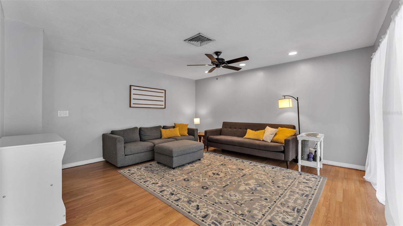 Image 6 of 50 For 4904 Foxrun  