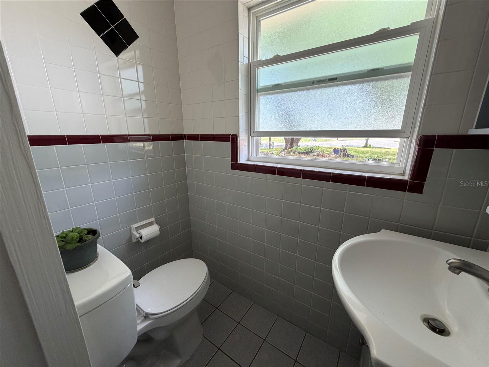 Image 17 of 26 For 1005 Waynesville Avenue