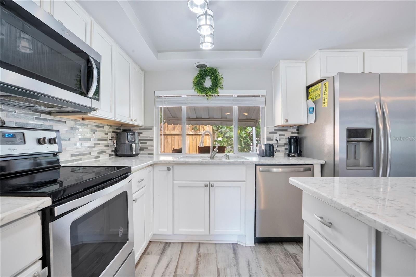 Image 11 of 33 For 391 Walton Avenue