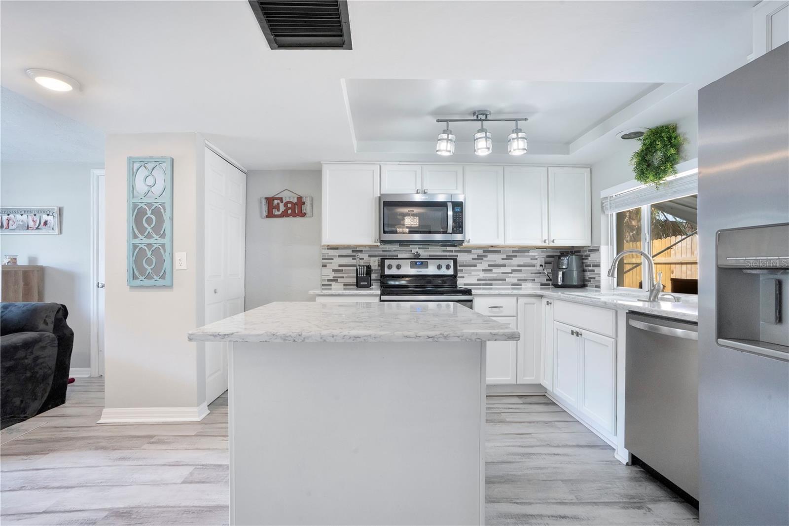 Image 12 of 33 For 391 Walton Avenue