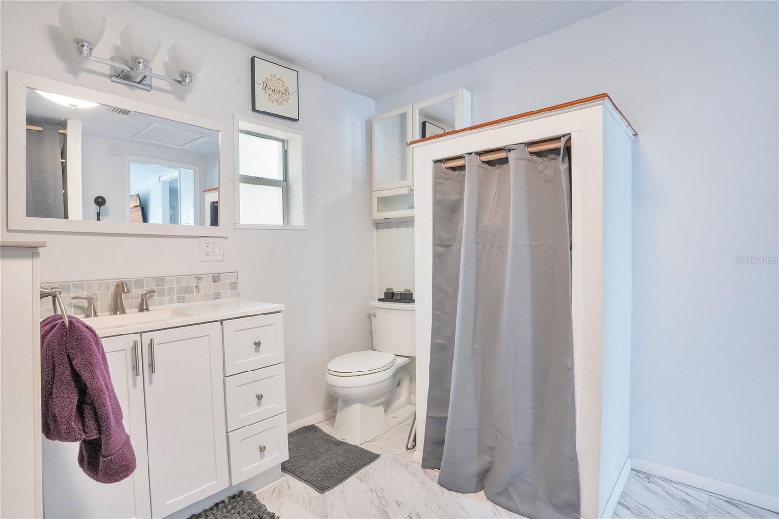 Image 16 of 33 For 391 Walton Avenue