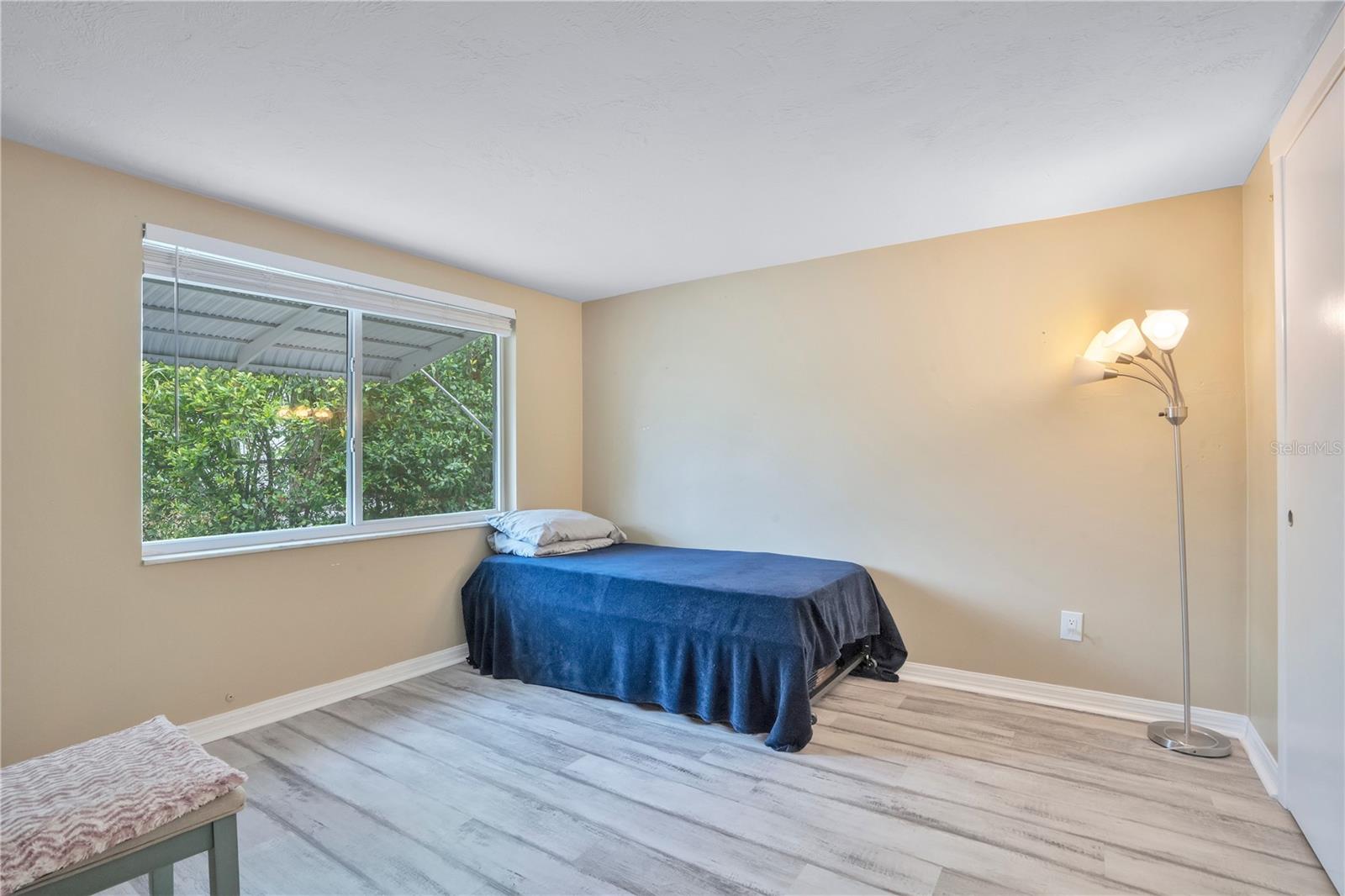 Image 17 of 33 For 391 Walton Avenue