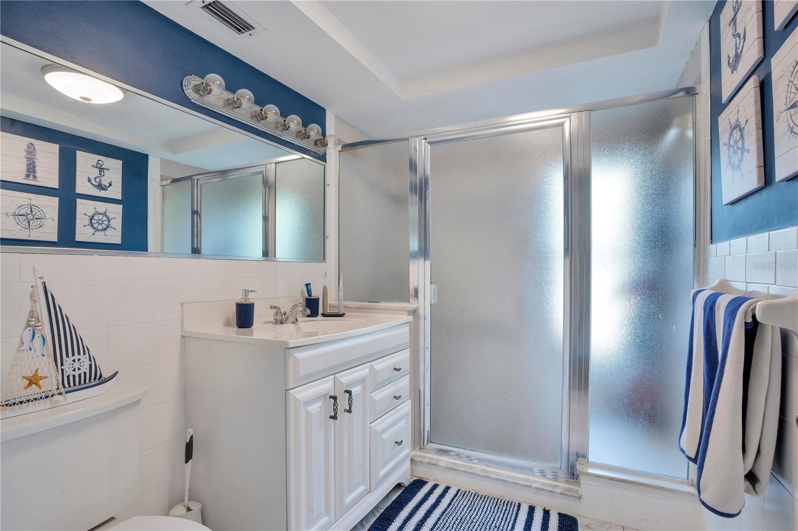 Image 18 of 33 For 391 Walton Avenue