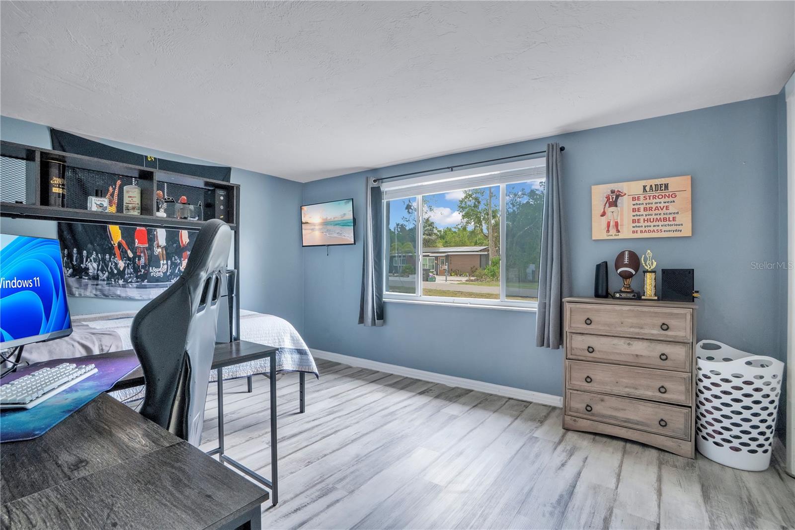 Image 20 of 33 For 391 Walton Avenue