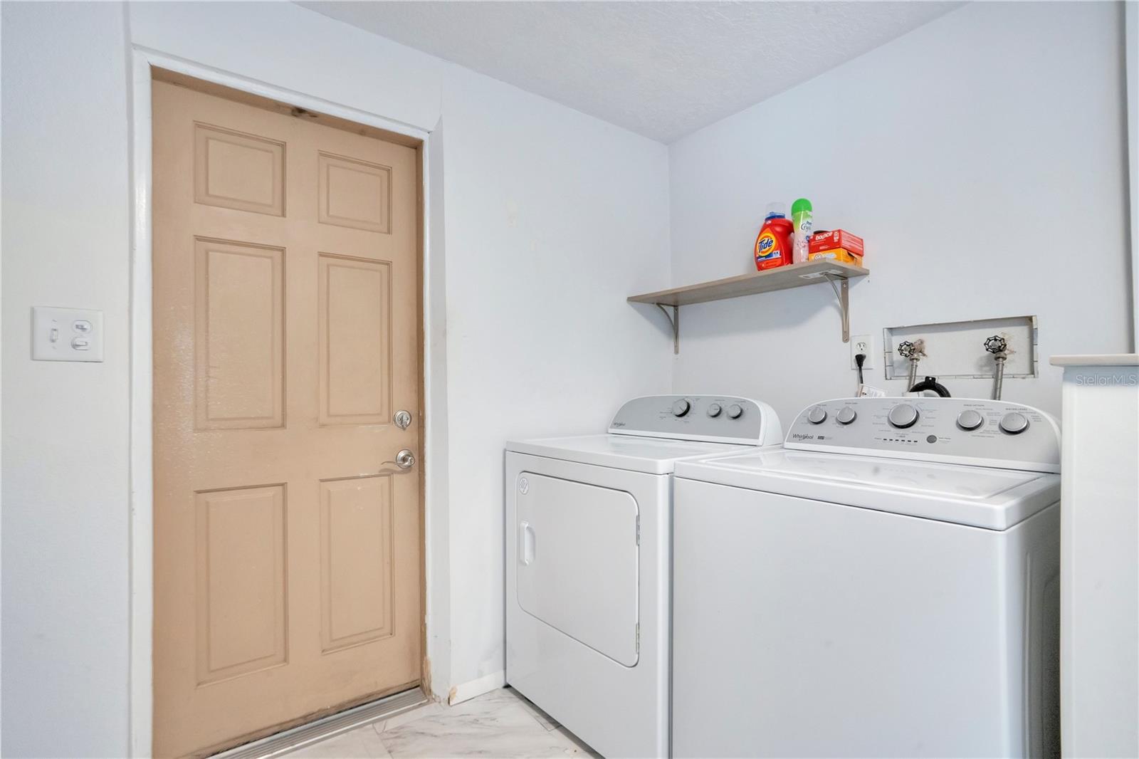 Image 21 of 33 For 391 Walton Avenue