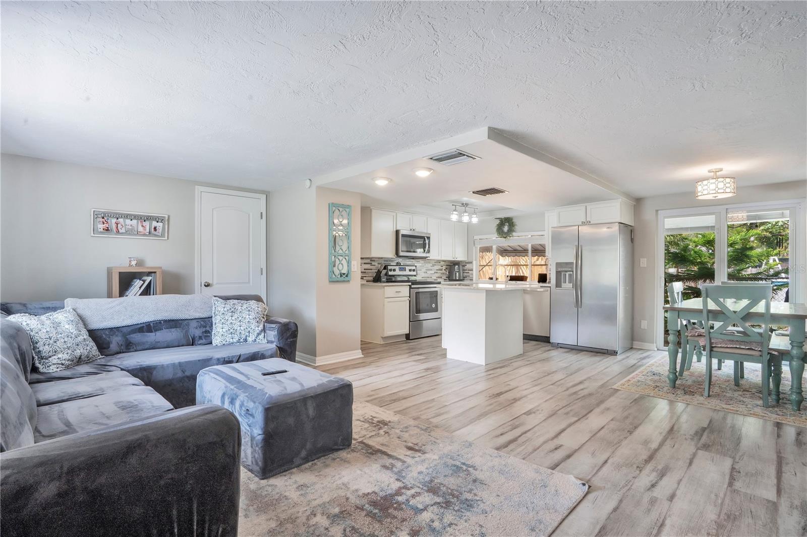 Image 4 of 33 For 391 Walton Avenue