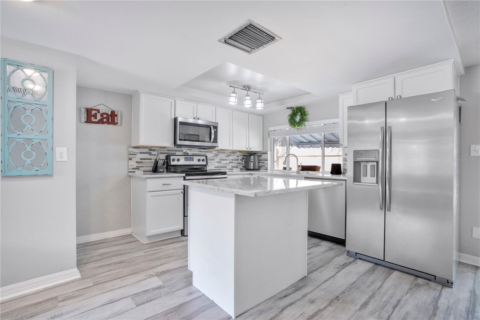 Image 7 of 33 For 391 Walton Avenue