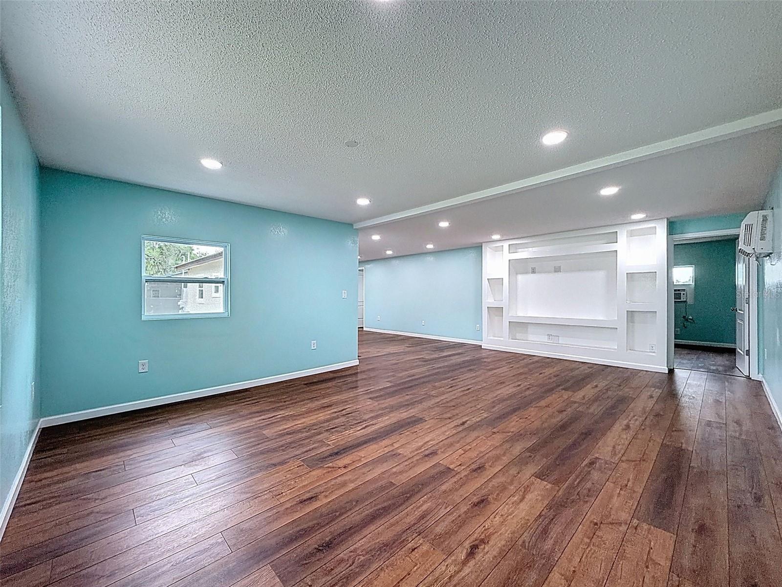 Image 16 of 60 For 5063 Walnut Circle E