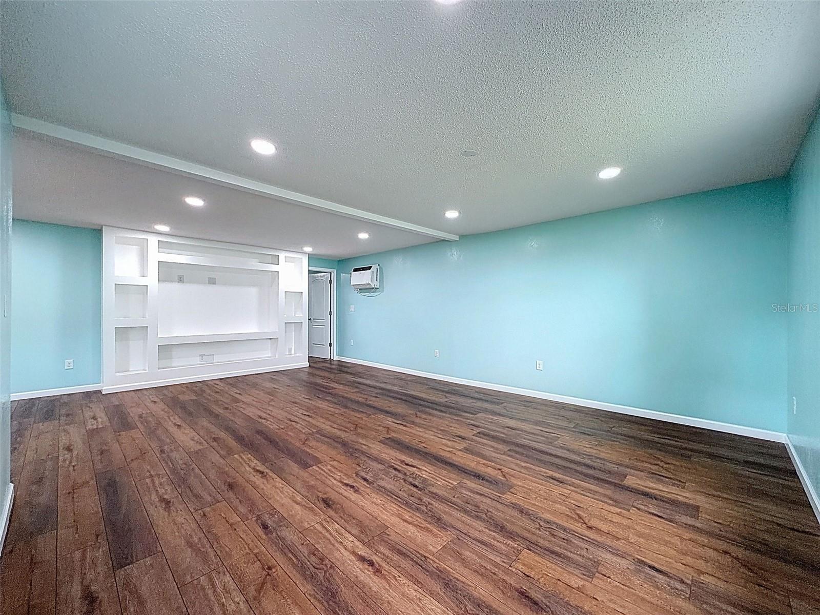 Image 17 of 60 For 5063 Walnut Circle E