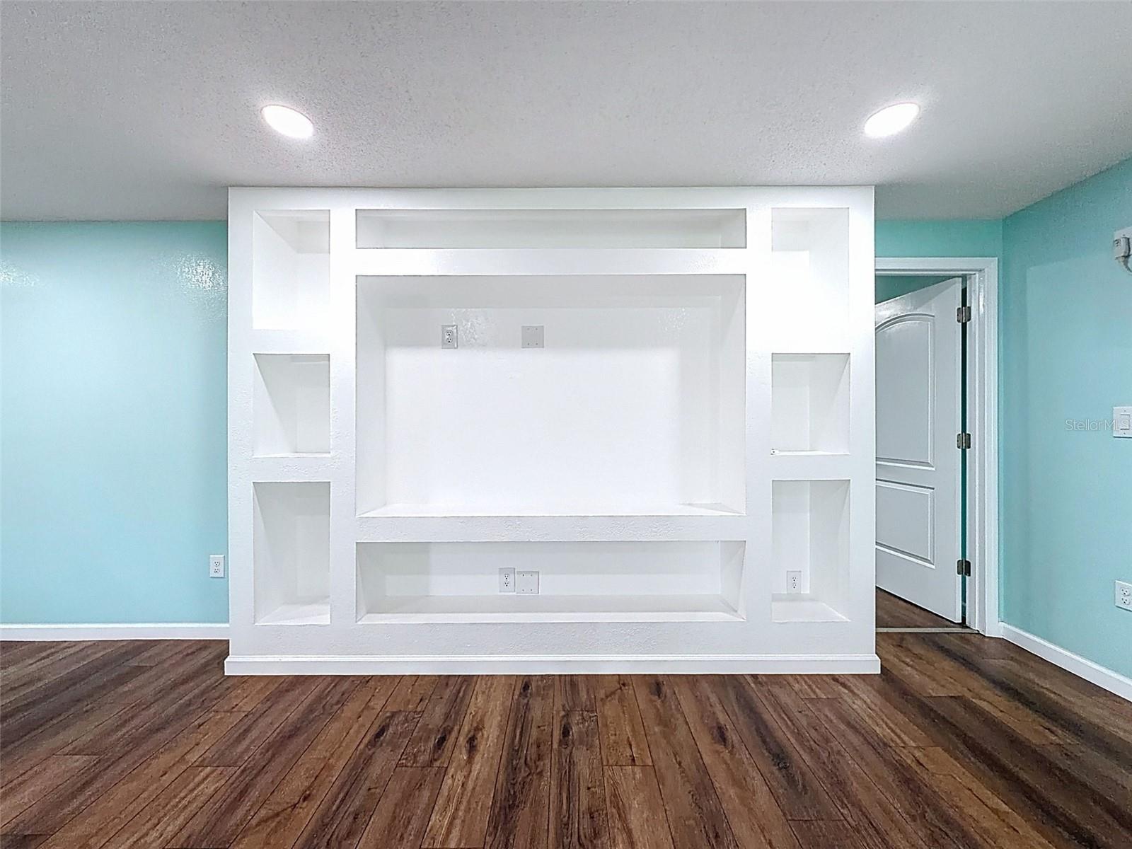 Image 18 of 60 For 5063 Walnut Circle E