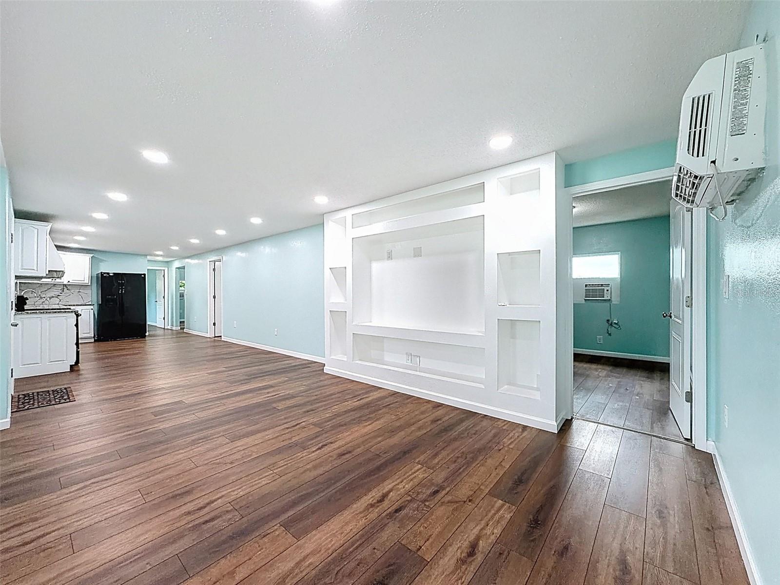 Image 19 of 60 For 5063 Walnut Circle E