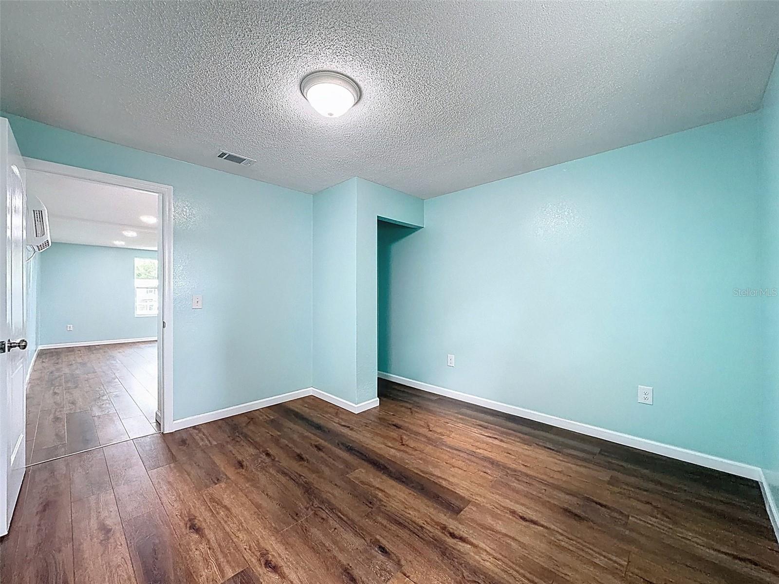 Image 21 of 60 For 5063 Walnut Circle E