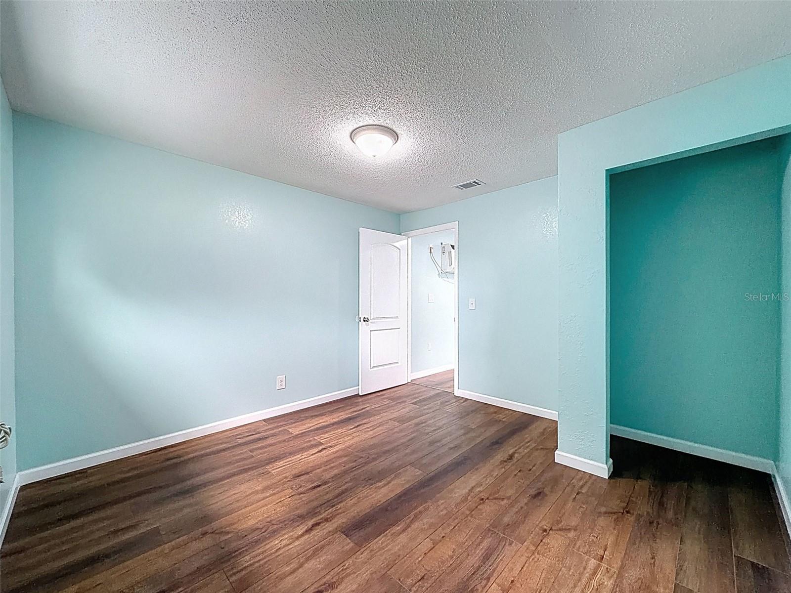 Image 22 of 60 For 5063 Walnut Circle E