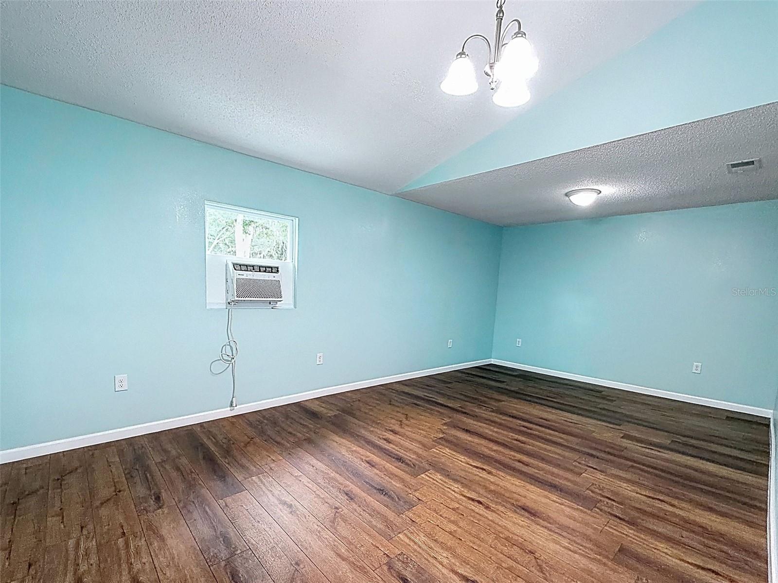 Image 28 of 60 For 5063 Walnut Circle E