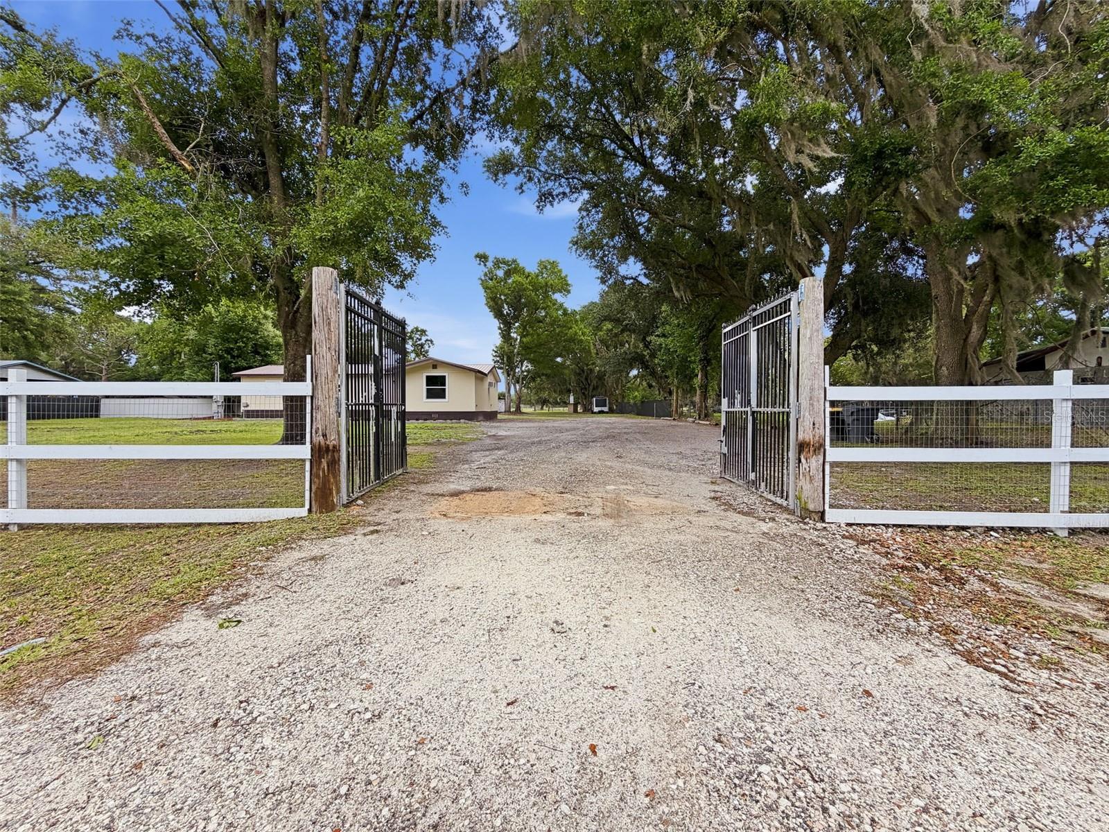 Image 3 of 60 For 5063 Walnut Circle E