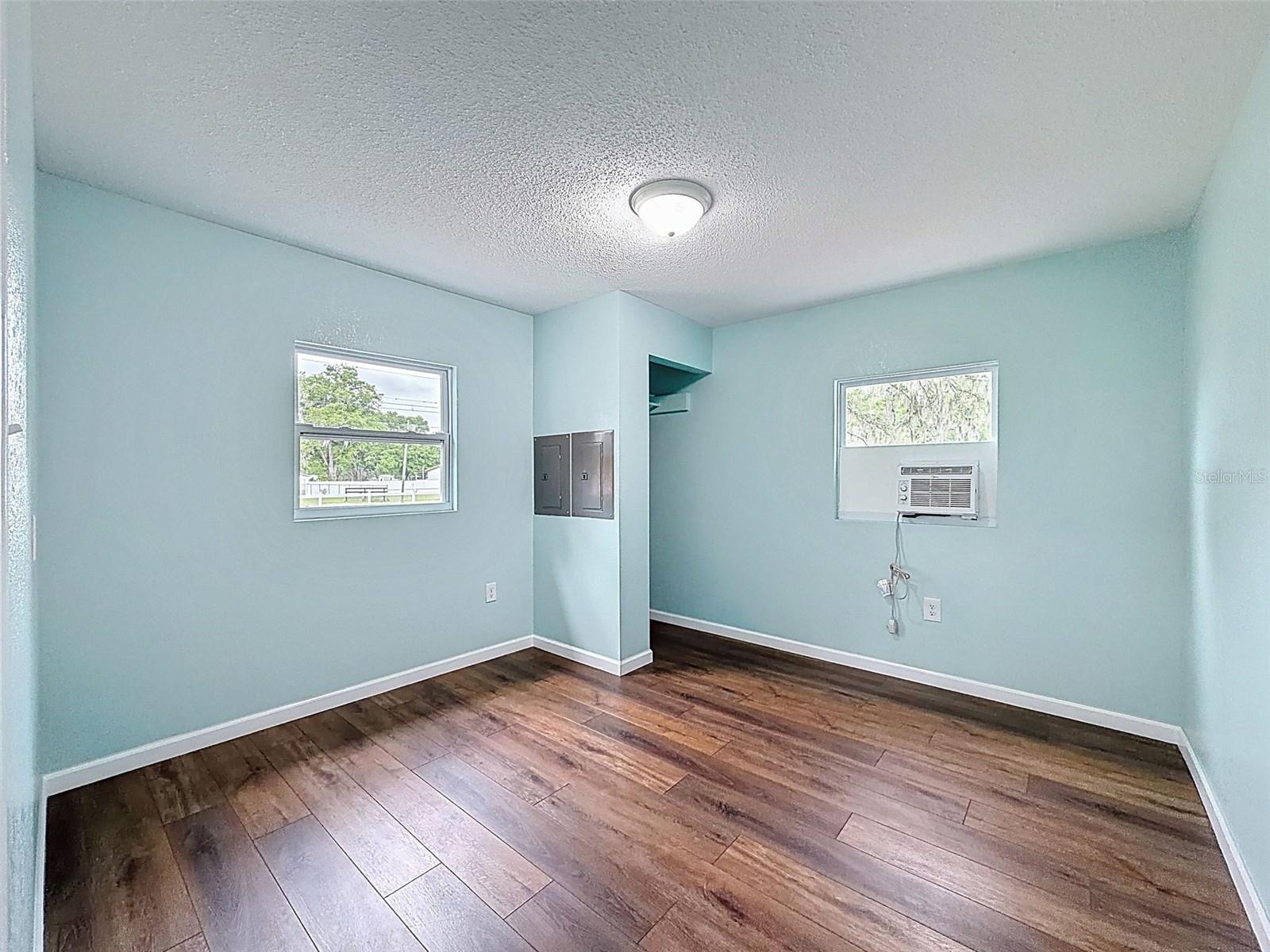 Image 37 of 60 For 5063 Walnut Circle E