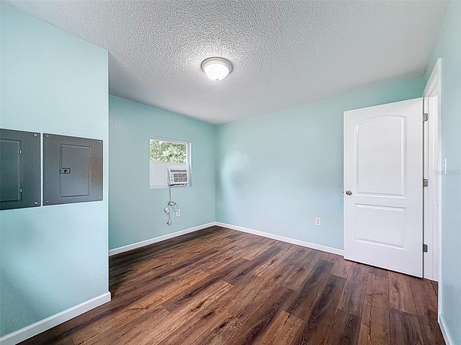 Image 39 of 60 For 5063 Walnut Circle E