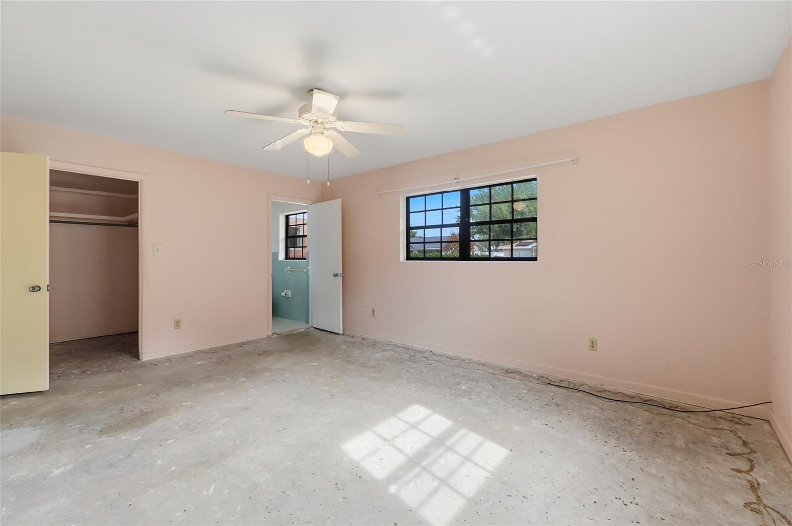 Image 18 of 40 For 960 Wedgewood Drive Se