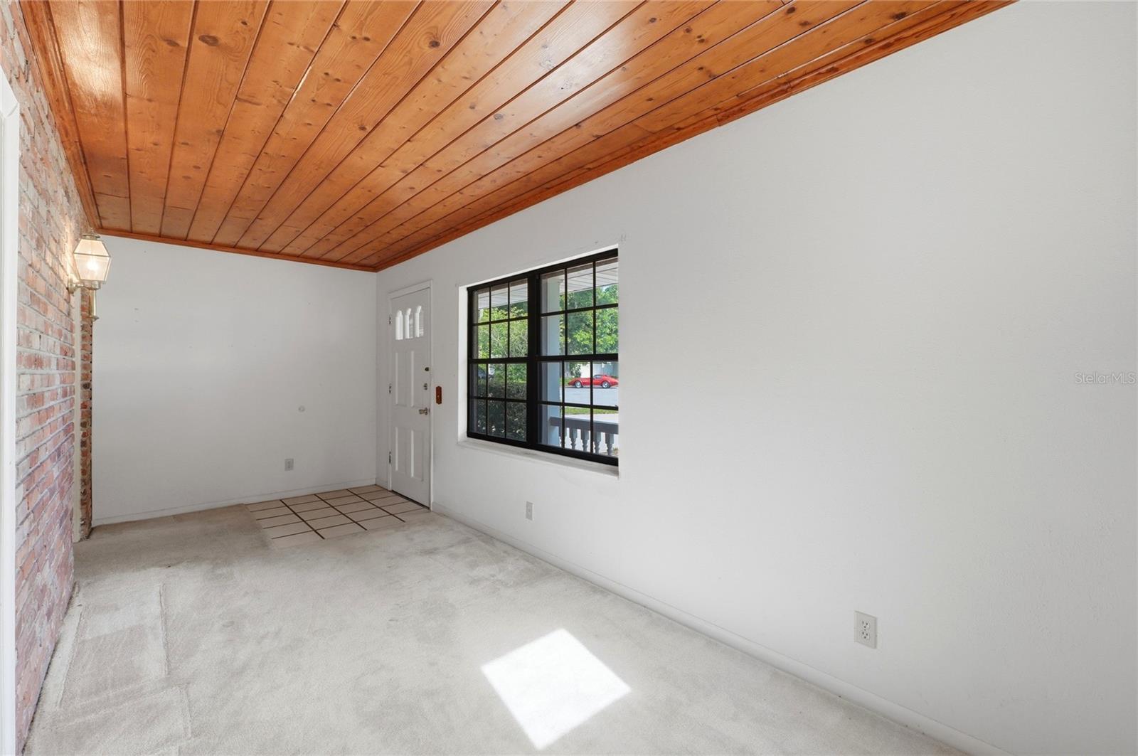 Image 3 of 40 For 960 Wedgewood Drive Se