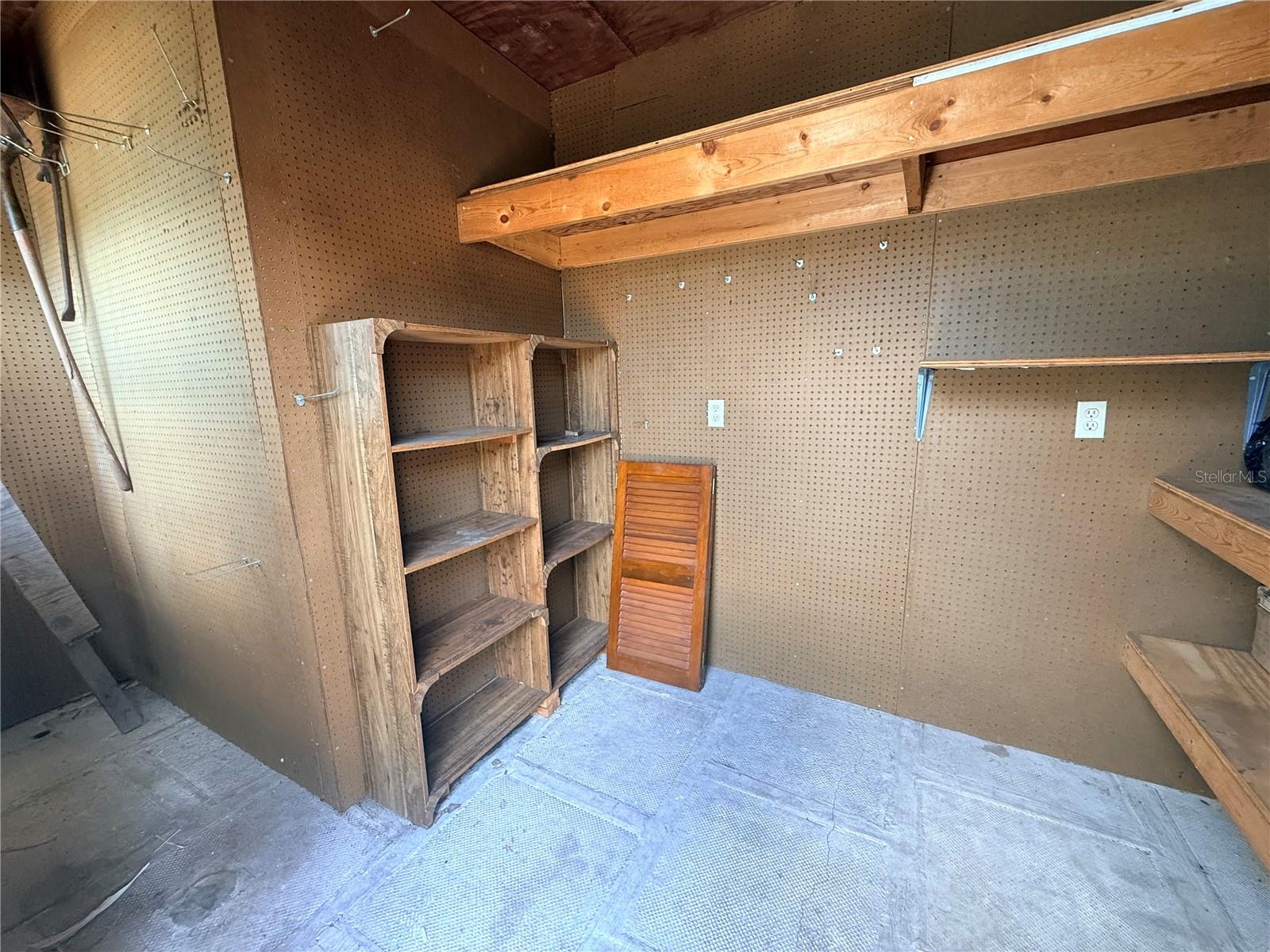 Image 32 of 40 For 960 Wedgewood Drive Se