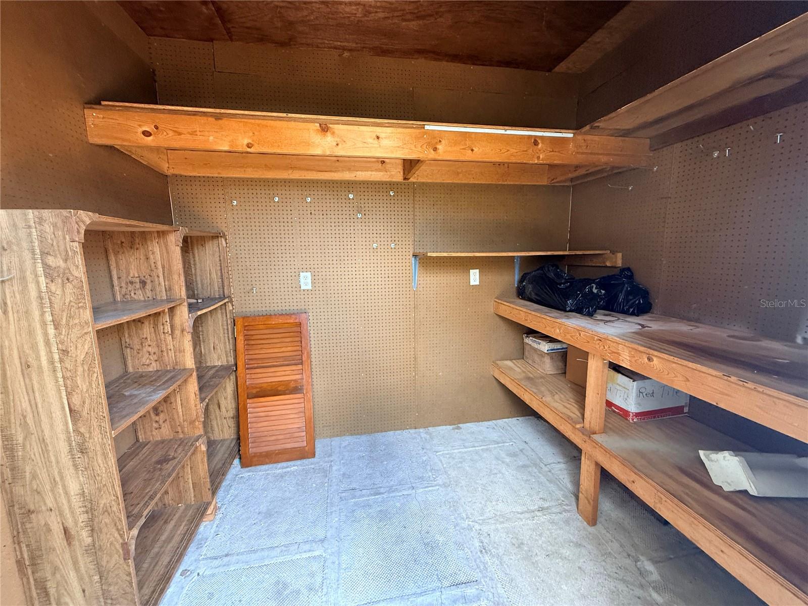 Image 33 of 40 For 960 Wedgewood Drive Se