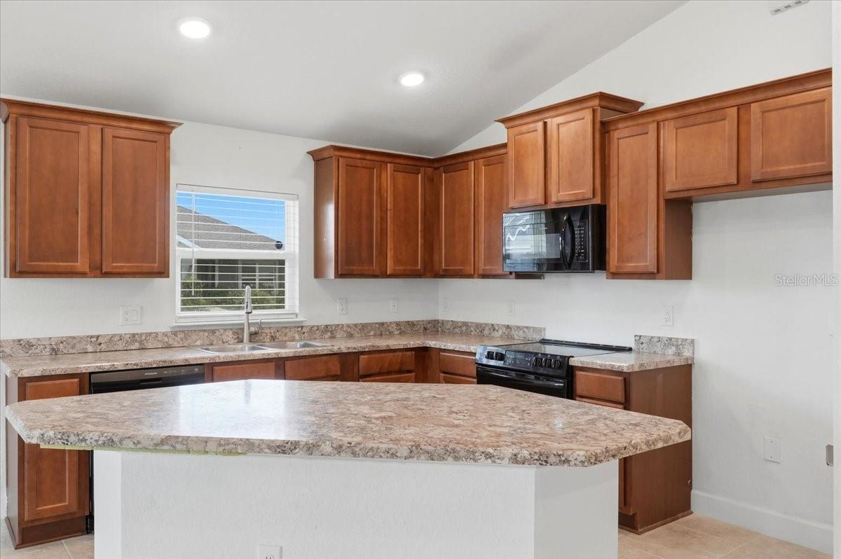 Image 14 of 45 For 851 Vienna Drive