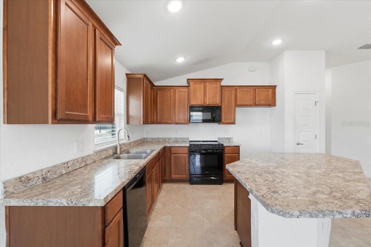 Image 15 of 45 For 851 Vienna Drive