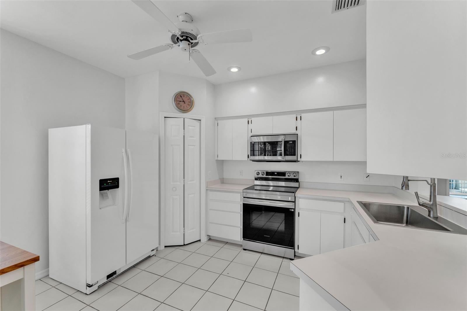 Image 12 of 41 For 3133 Stonewater Drive 3133