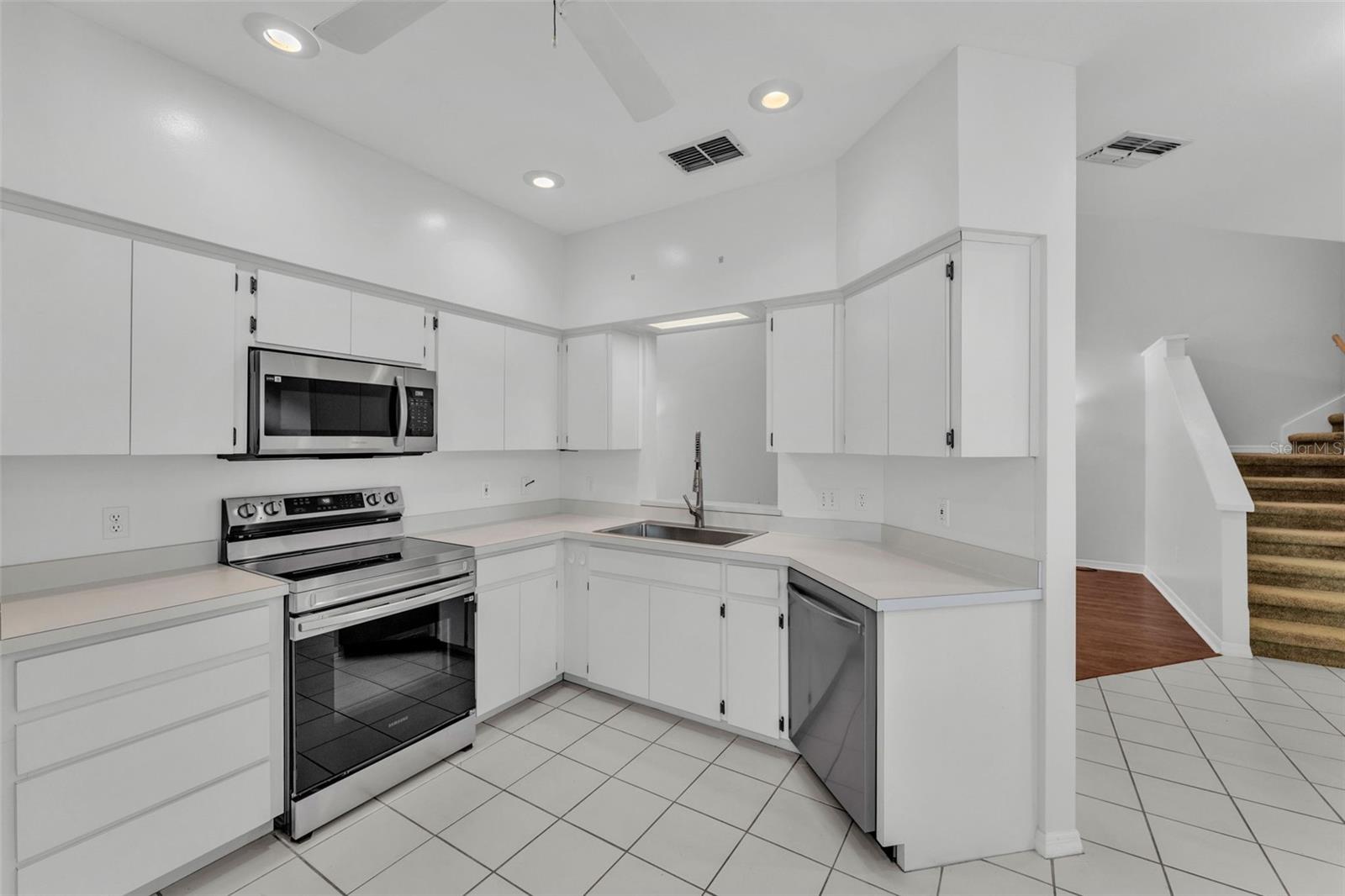 Image 13 of 41 For 3133 Stonewater Drive 3133